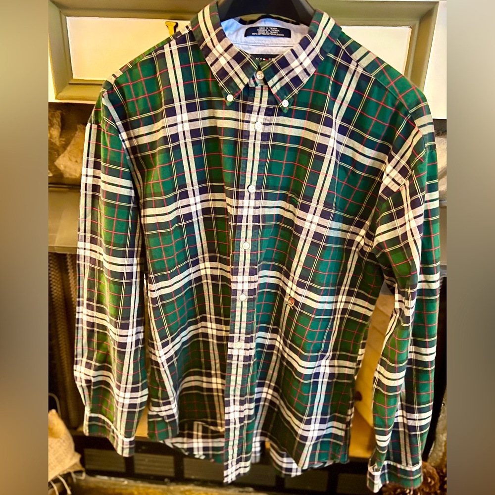 Tommy Hilfiger Men’s 2XL button down shirt with blue & green plaid.